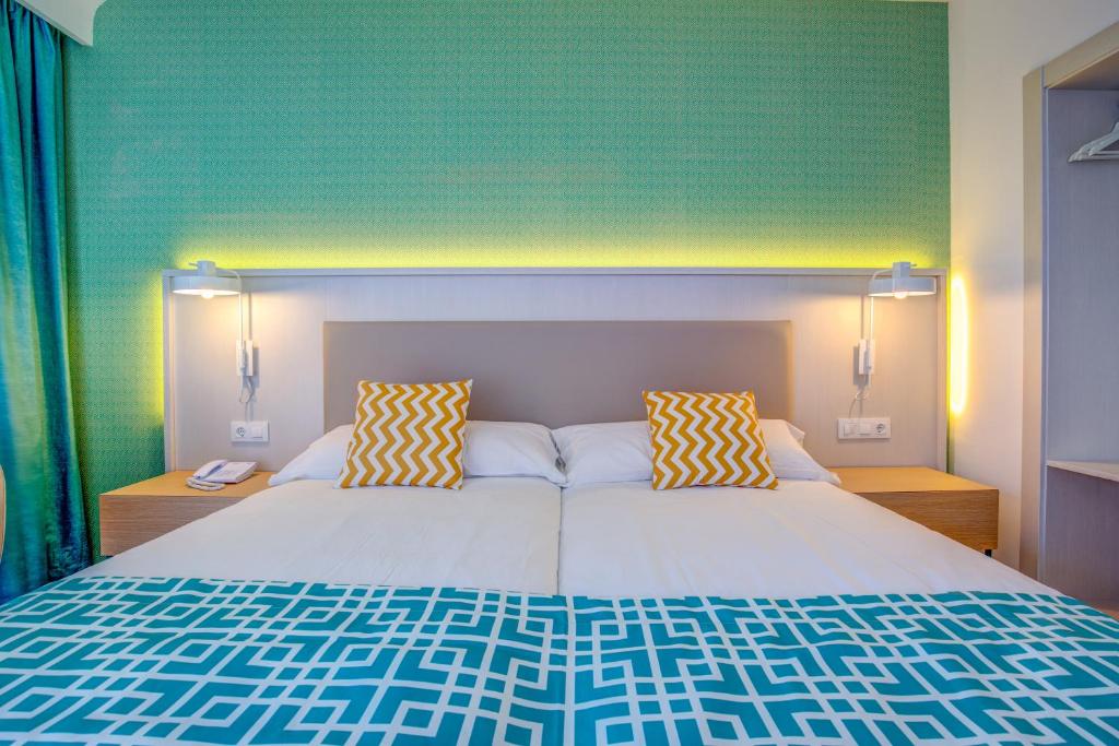 Postel nebo postele na pokoji v ubytování SBH Maxorata Resort