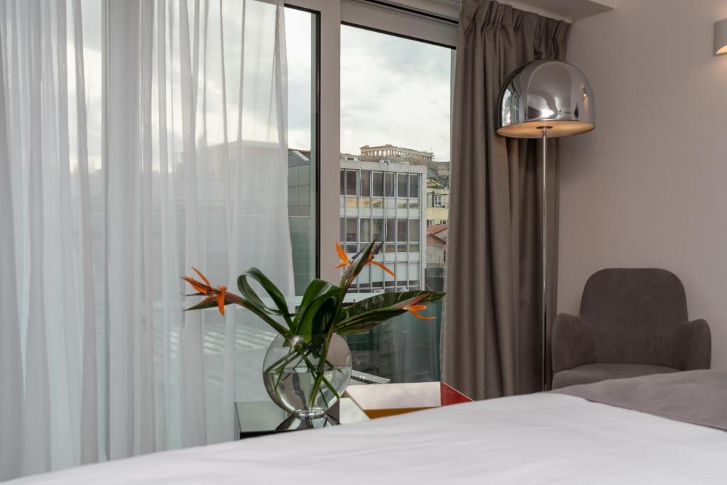 Postel nebo postele na pokoji v ubytování Elia Ermou Athens Hotel