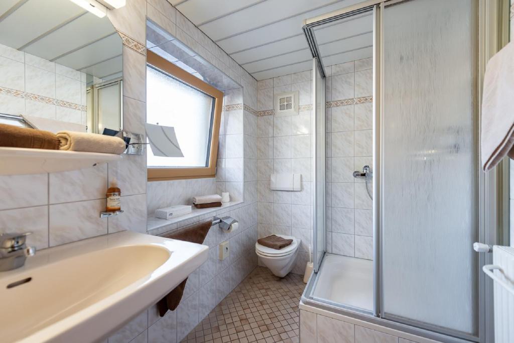 Koupelna v ubytování Hotel Alpenrose