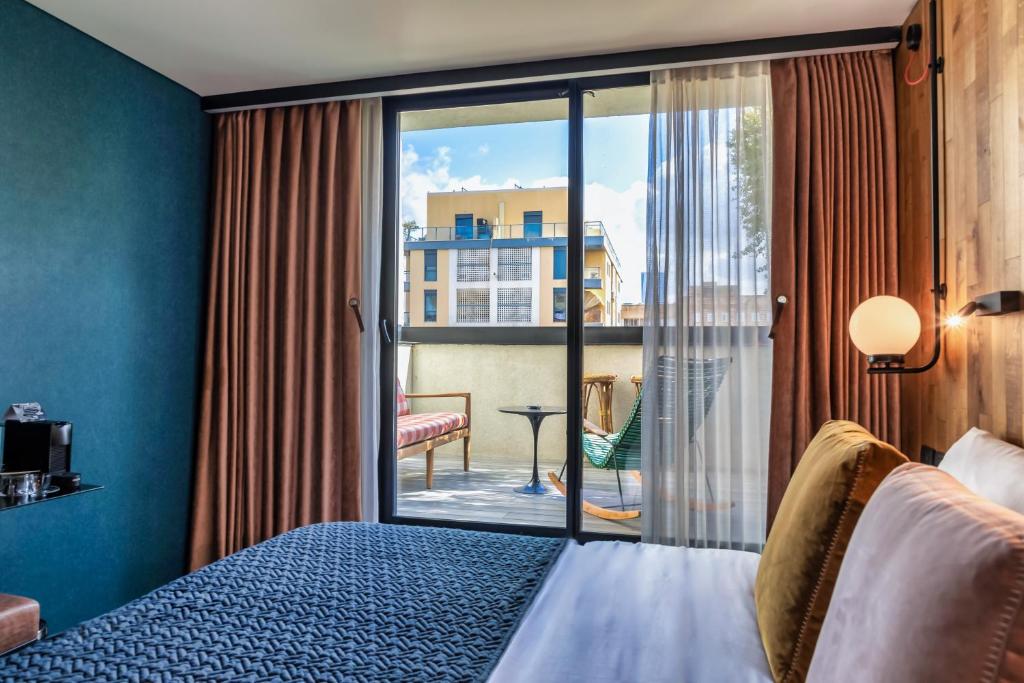 Postel nebo postele na pokoji v ubytování Fabric Hotel - an Atlas Boutique Hotel