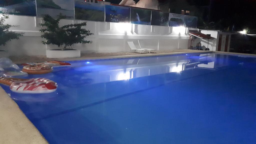 Bazén v ubytování Adams View Hotel nebo v jeho okolí
