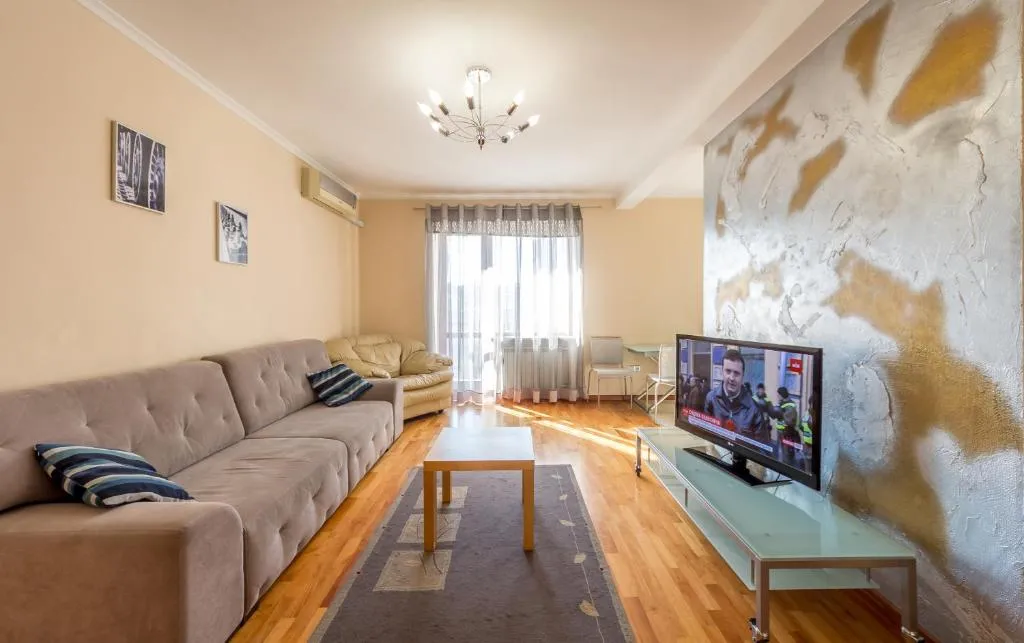Apartment on Triokhsviatytelska, Kiev, Ucraina