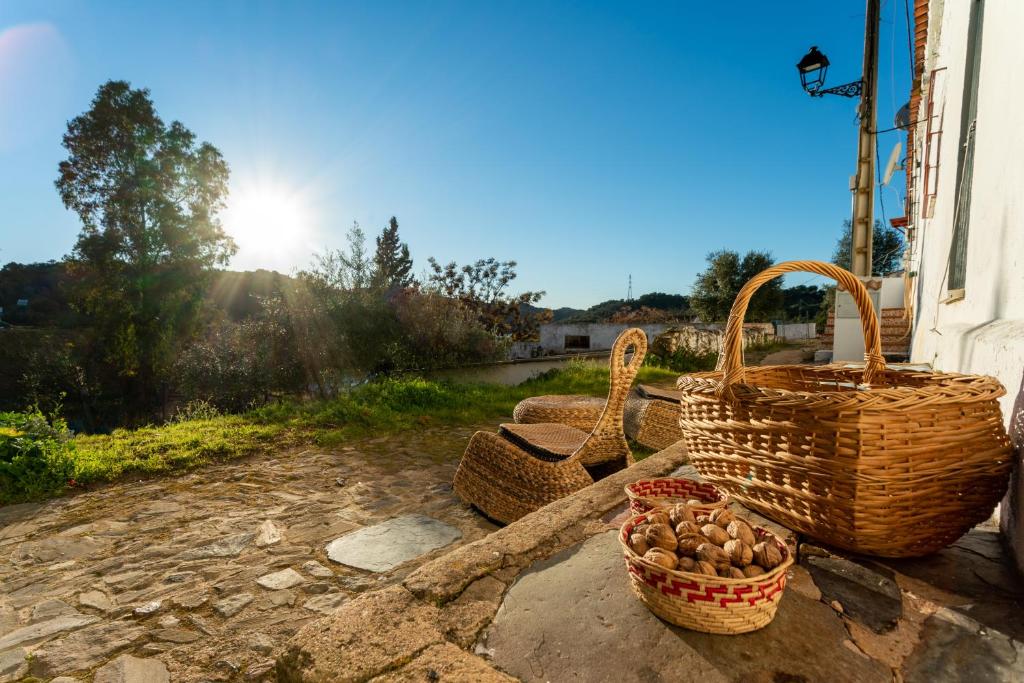 Imagen de la galería de Casa de los Curas, chimenea 2 Hab 4 Pers Max, en Puerto de la Laja