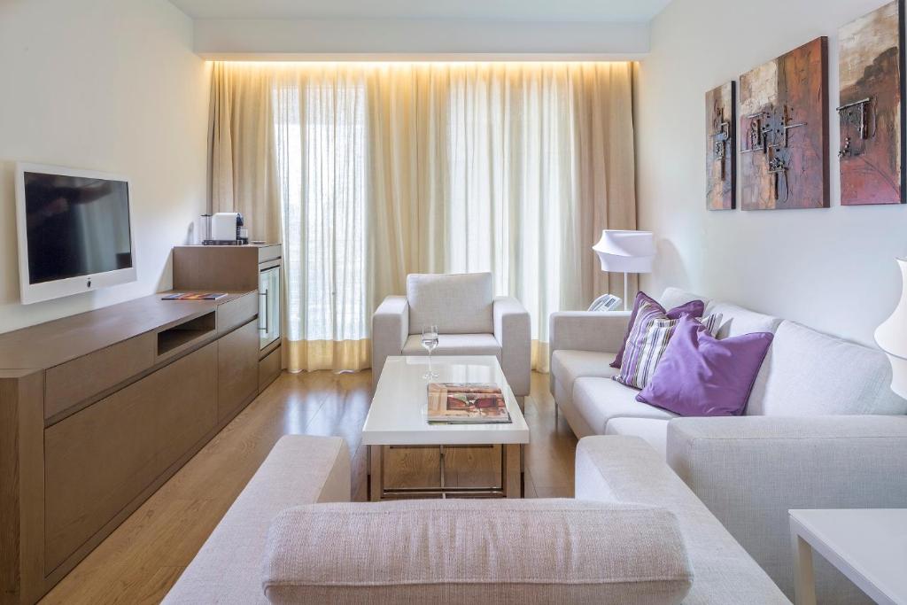 TV a/nebo společenská místnost v ubytování O Monot Boutique Hotel Beirut