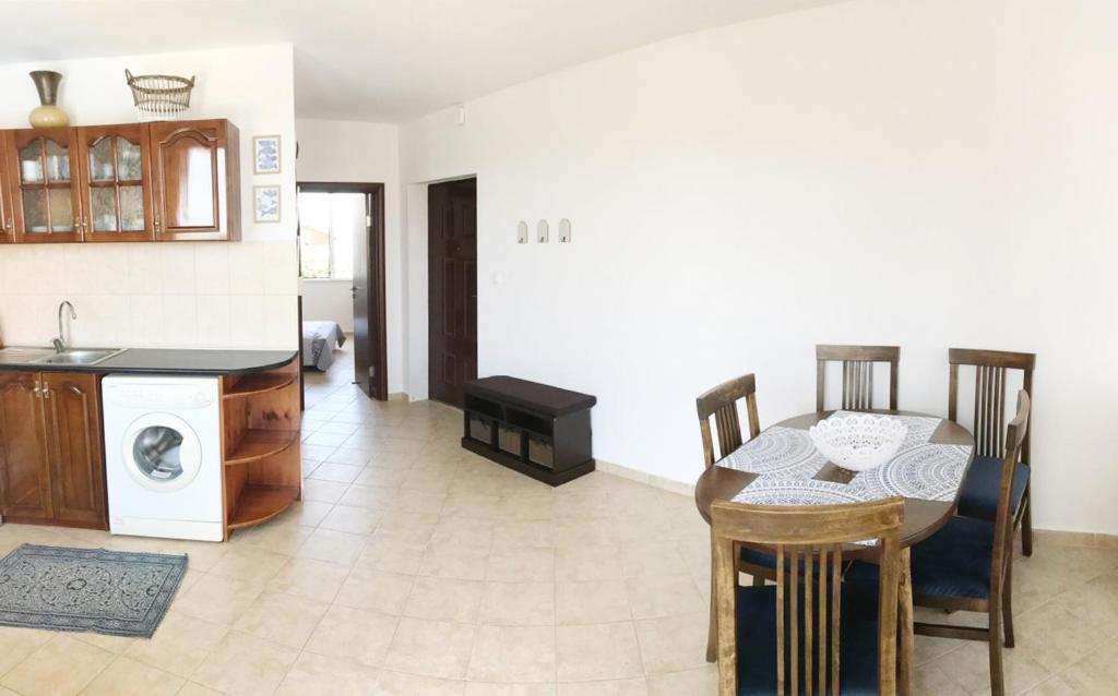 A kitchen or kitchenette at Apartament Rose