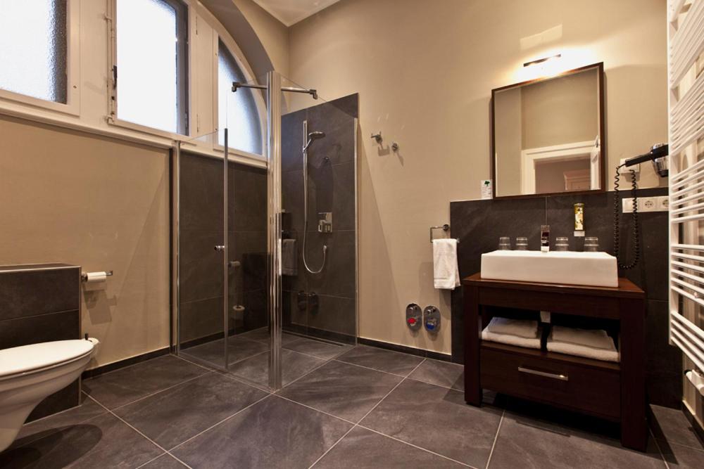 Koupelna v ubytování Hotel Wagner im Dammtorpalais