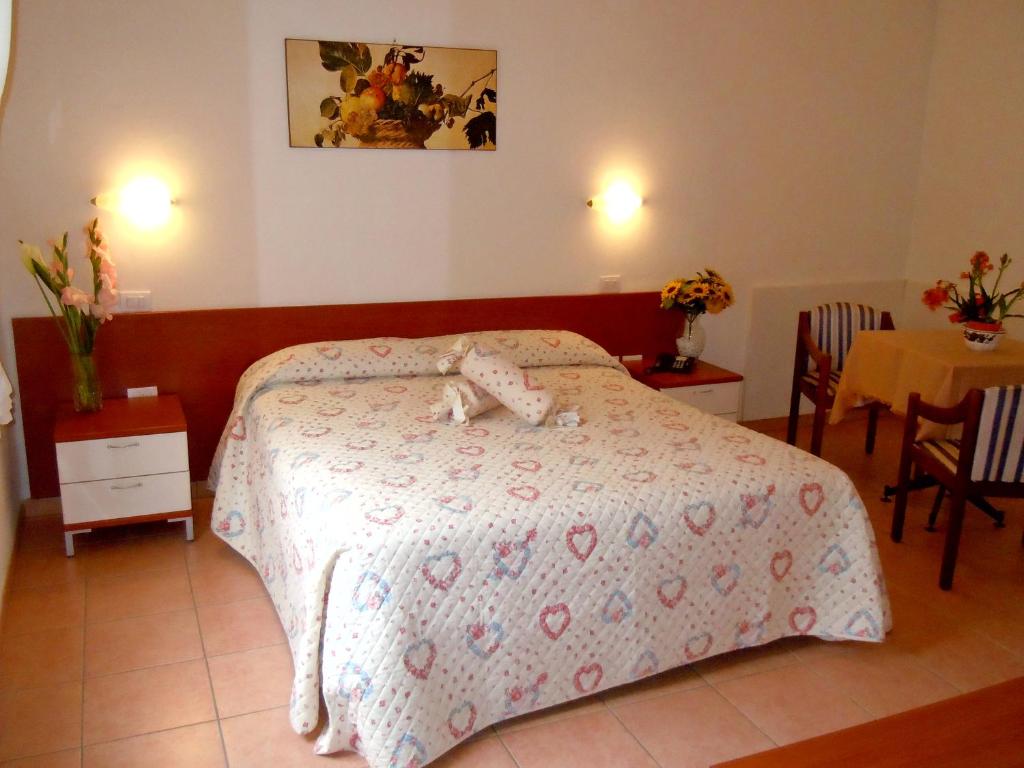 Postel nebo postele na pokoji v ubytování Albergo Elvira