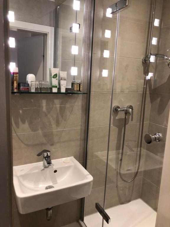 Hotel Fresena im Dammtorpalais - Resim 11