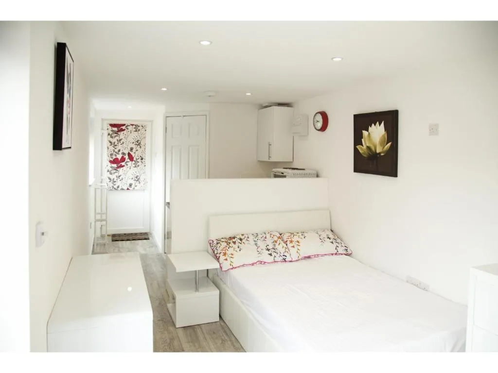 Bright and Airy Garden Studio, Cambourne, United Kingdom