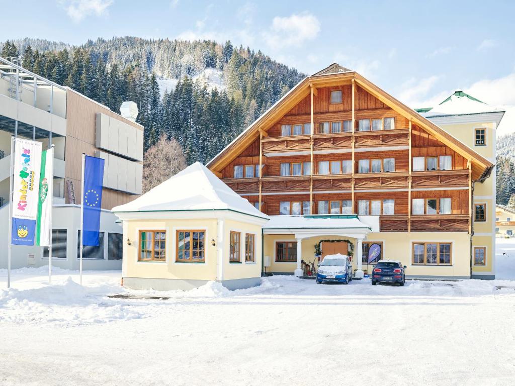 Nespecifikovaný výhled na hory nebo výhled na hory při pohledu z hotelu