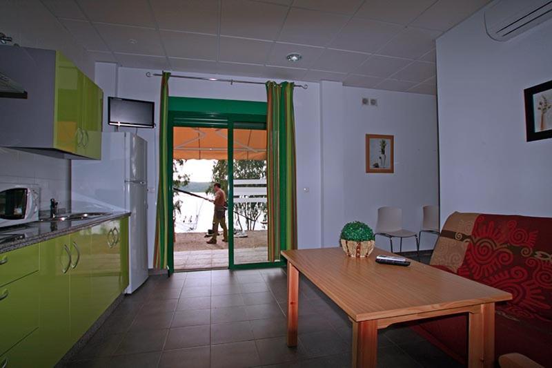 Kuchyň nebo kuchyňský kout v ubytování Apartamentos Villa Vacacional