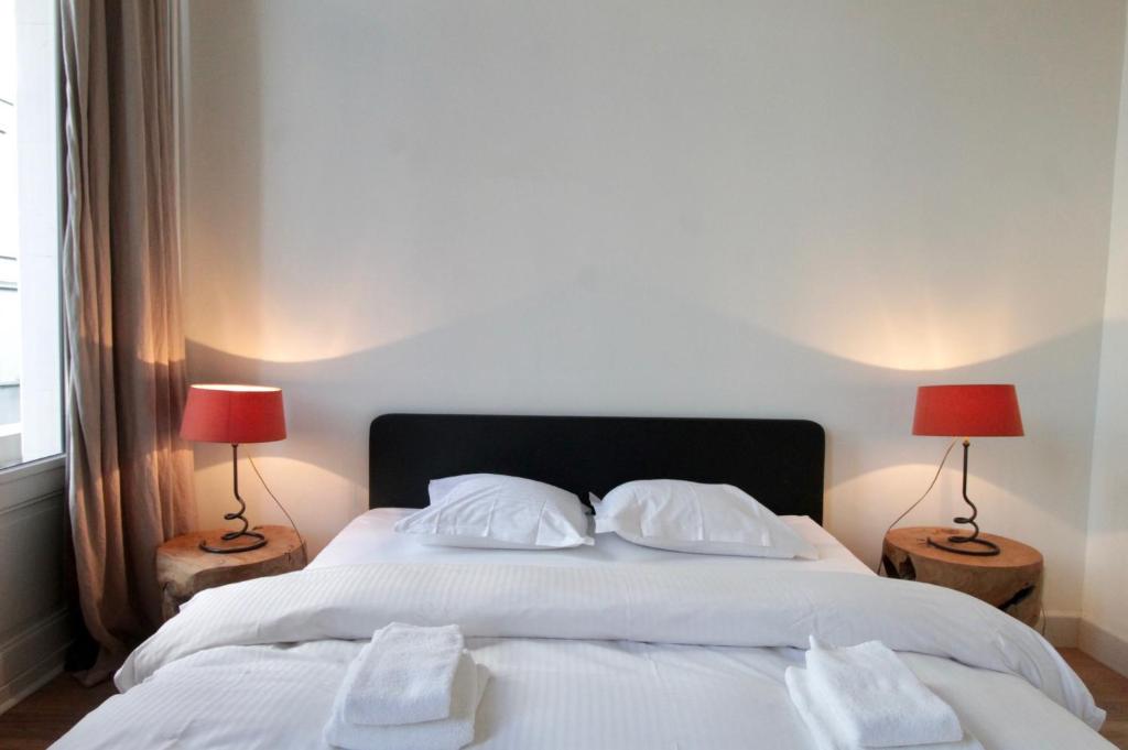 Een bed of bedden in een kamer bij Cap's House