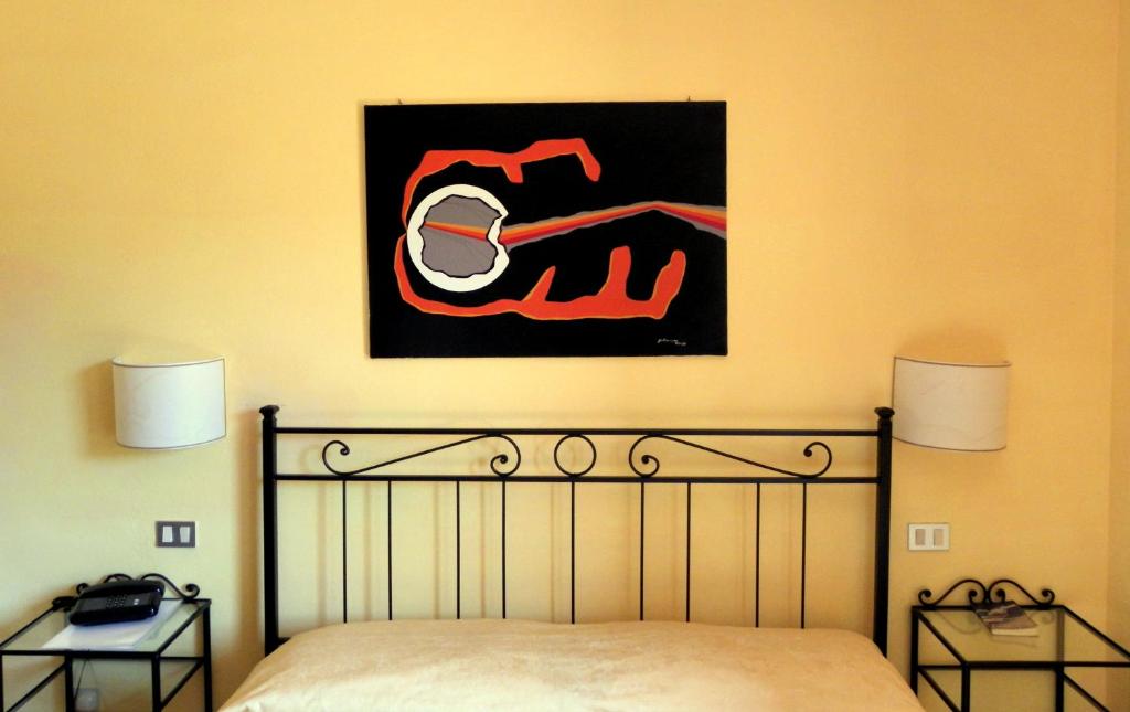 A bed or beds in a room at Hotel Il Caminetto