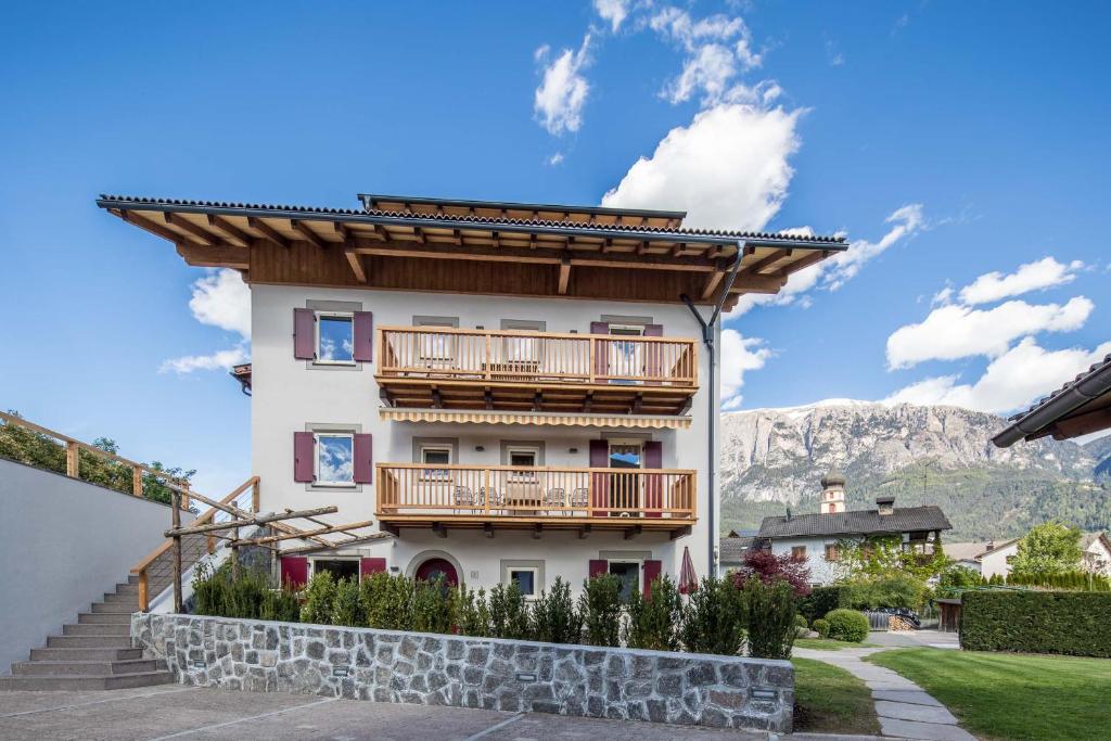 Nespecifikovaný výhled na hory nebo výhled na hory při pohledu z aparthotelu