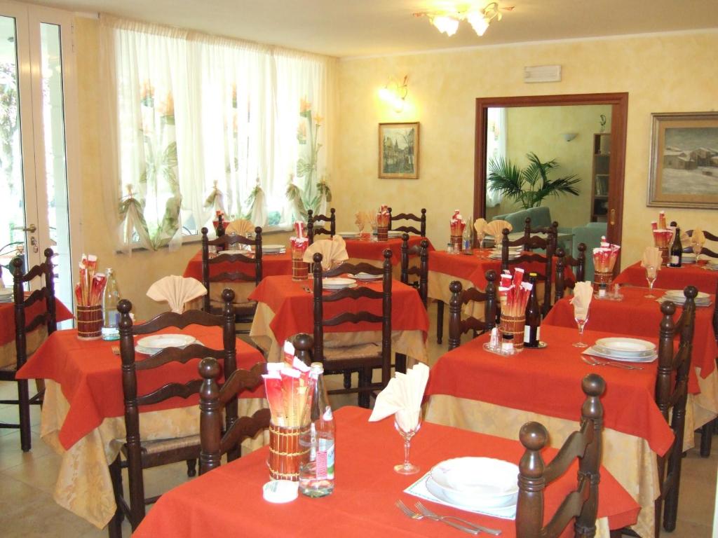 Restaurace v ubytování Albergo Elvira