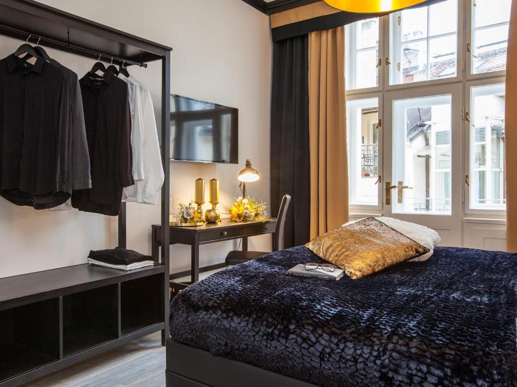 Postel nebo postele na pokoji v ubytování Golden Prague Rooms