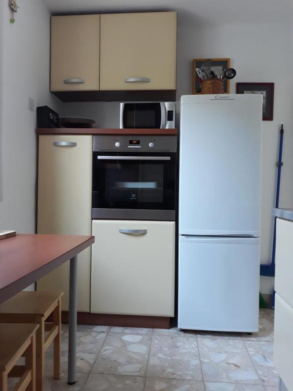 Kuchyňa alebo kuchynka v ubytovaní Apartmani Balažić