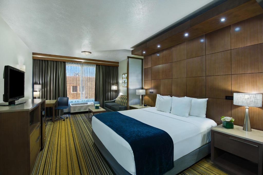 Oxford Suites Spokane Downtown - 
