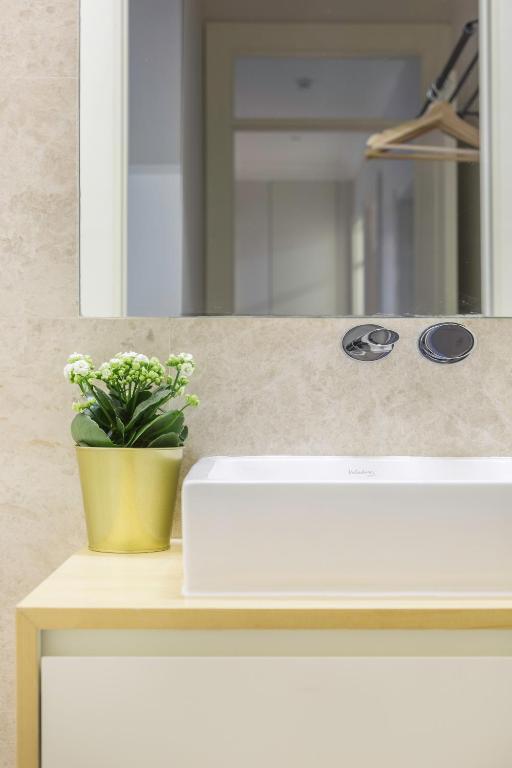 Cosy Marques de Pombal Apartment - 16