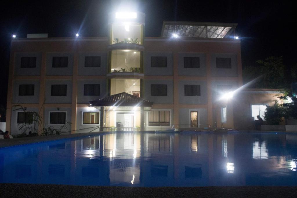 Bazén v ubytování Adams View Hotel nebo v jeho okolí