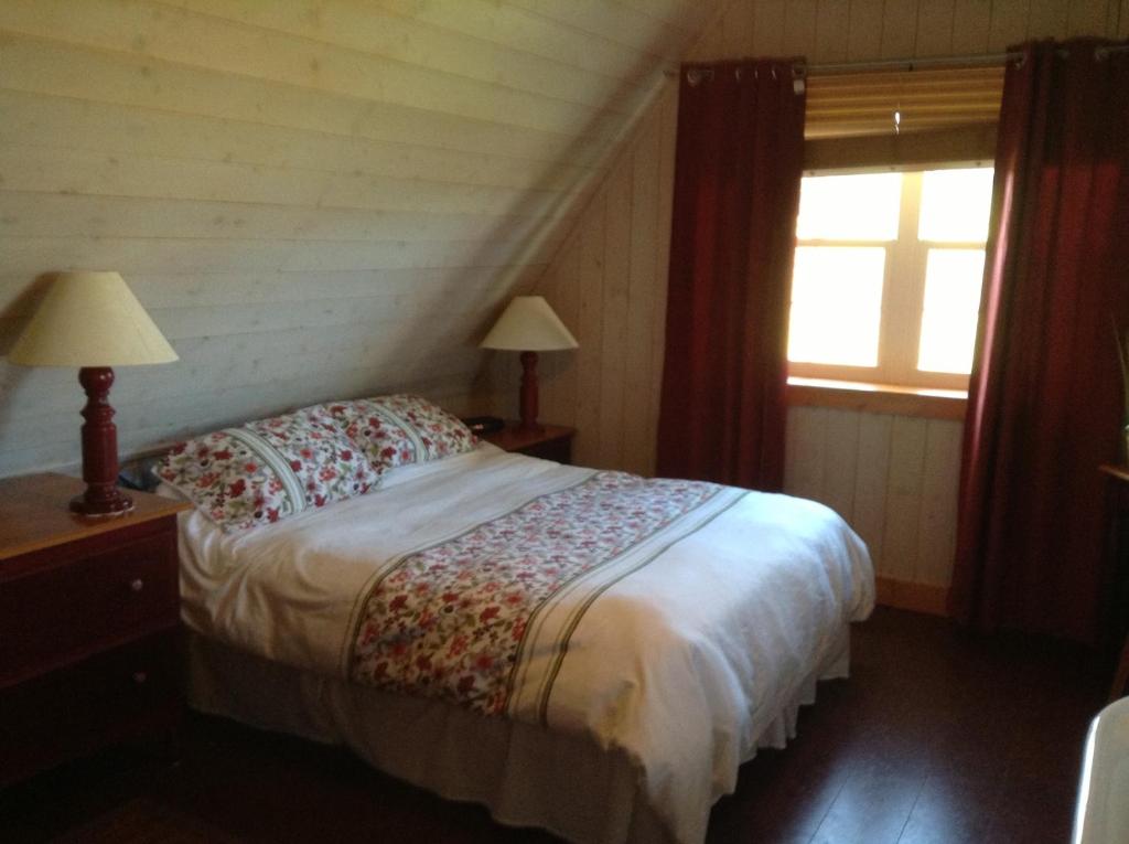 Postel nebo postele na pokoji v ubytování Gîte Au Coin De La Berge