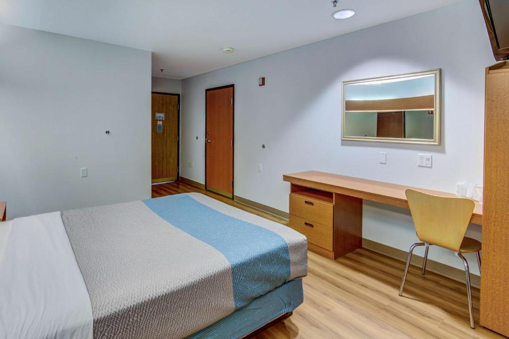 Postel nebo postele na pokoji v ubytování Motel 6-Sutherlin, OR