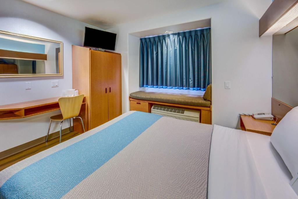 Postel nebo postele na pokoji v ubytování Motel 6-Sutherlin, OR