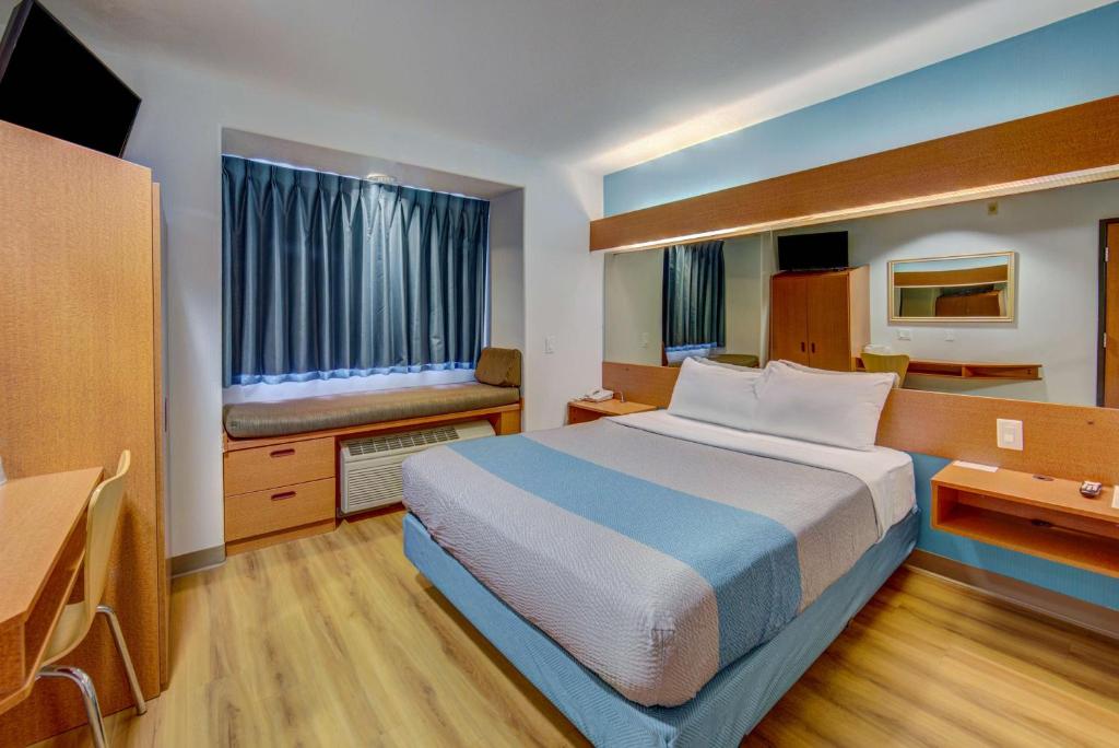 Postel nebo postele na pokoji v ubytování Motel 6-Sutherlin, OR
