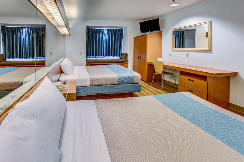 Postel nebo postele na pokoji v ubytování Motel 6-Sutherlin, OR