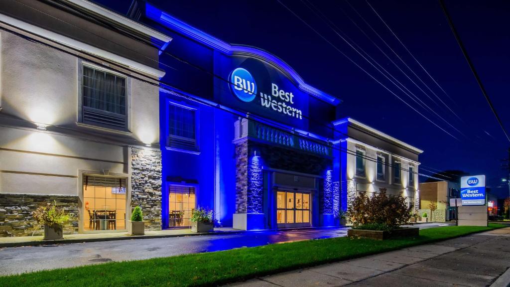 a blue building with a sign on the front of it at Best Western Bar Harbour Inn in Massapequa Park