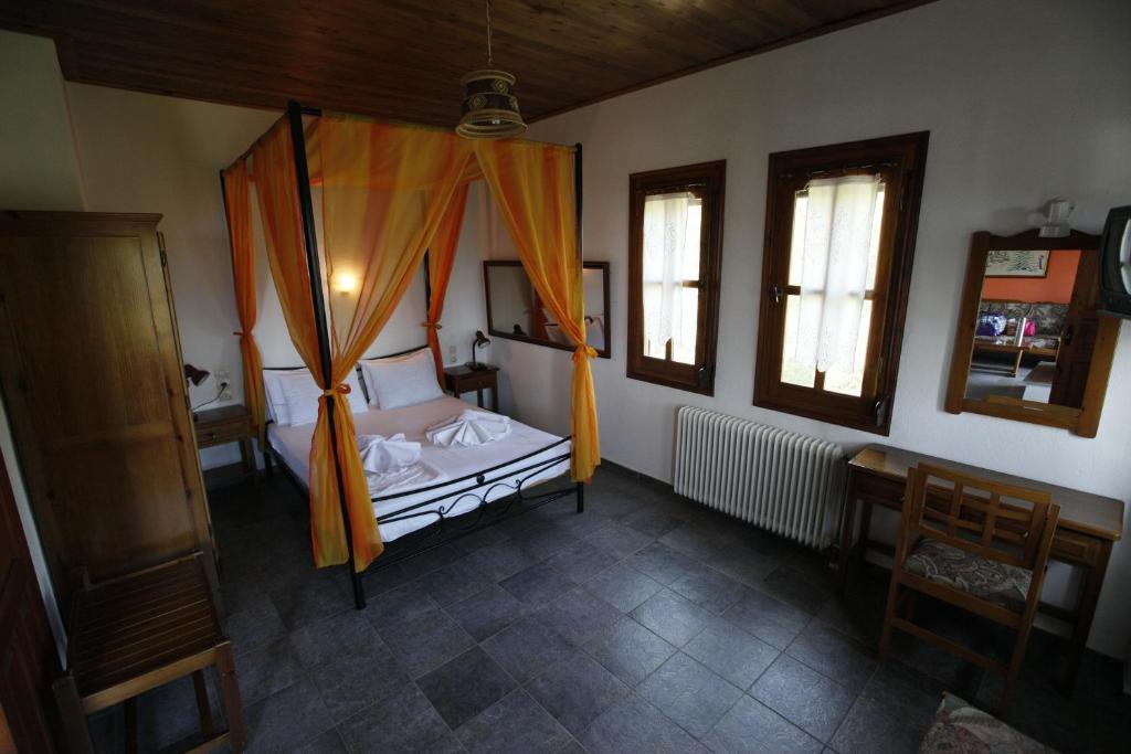 Posteľ alebo postele v izbe v ubytovaní Guesthouse Rousis