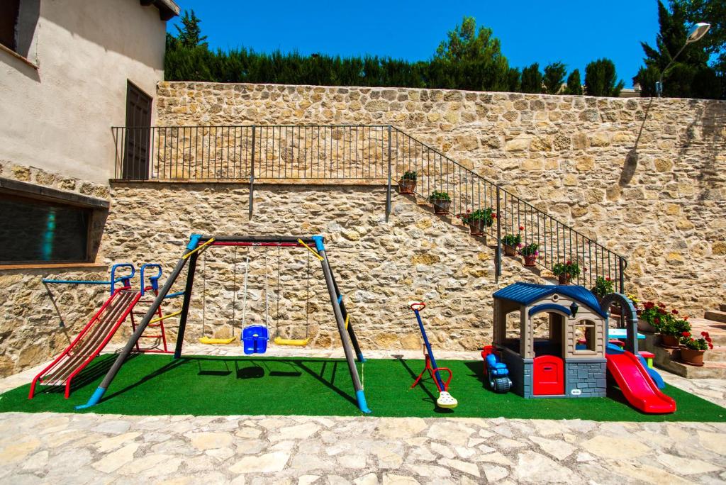 Herní místnost nebo prostor pro děti v ubytování LA CASETA Turismo Rural