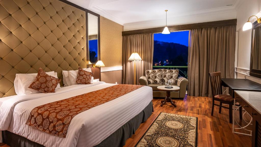 Postel nebo postele na pokoji v ubytování Century Pines Resort Cameron Highlands