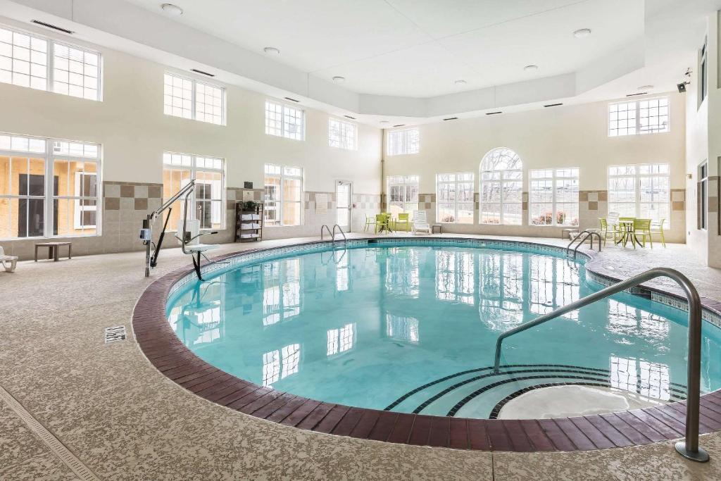 a large swimming pool in a large room with windows at Comfort Inn & Suites Nashville Near Tanger Outlets in Antioch