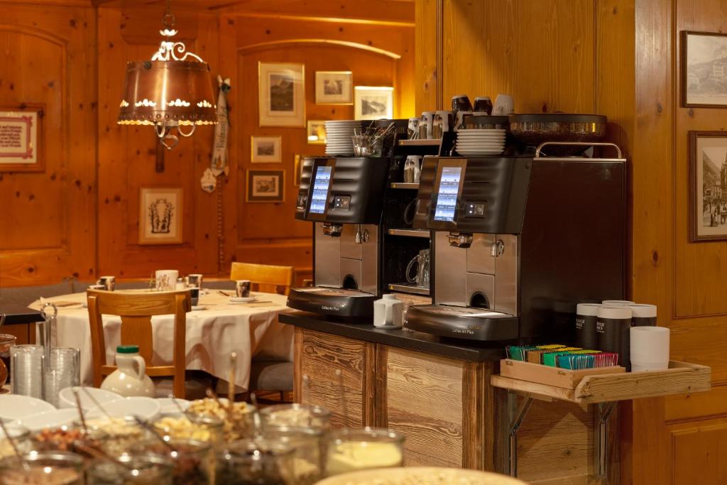 Příslušenství pro přípravu čaje a kávy v ubytování Hotel Jägerhof