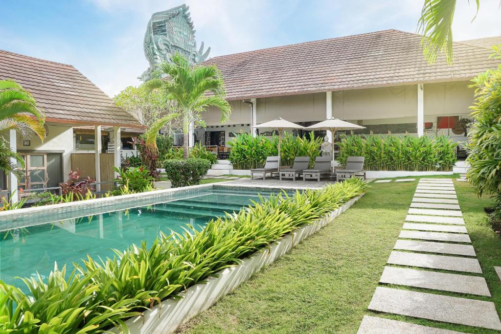 a villa with a swimming pool and a resort at Casa Asia in Uluwatu