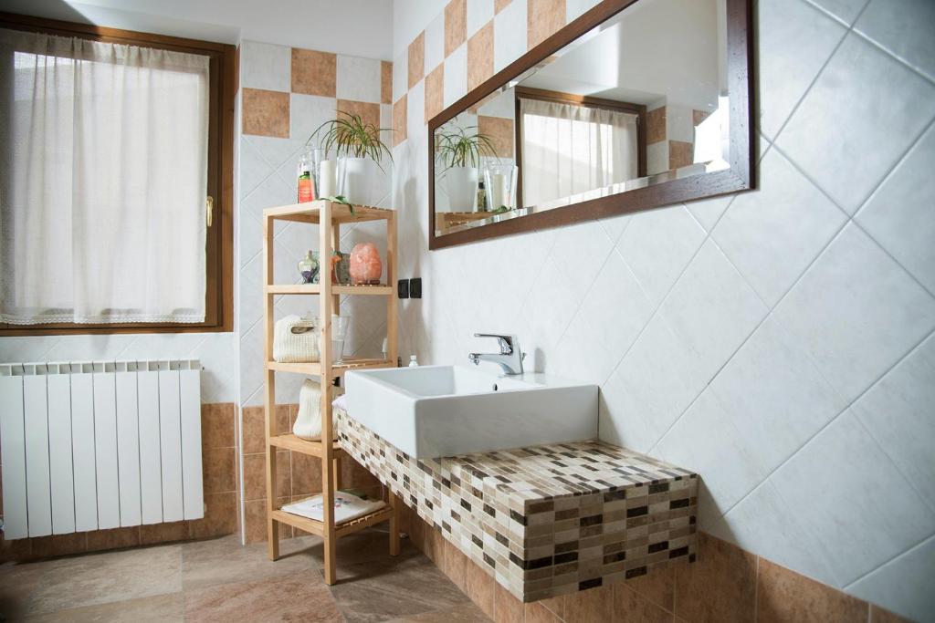 Fotografie z fotogalerie ubytování La Casa di Emy v destinaci Solto Collina