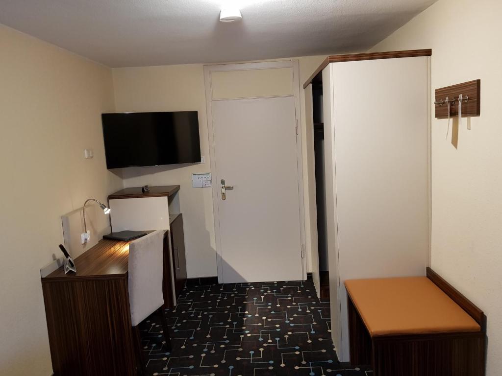 TV a/nebo společenská místnost v ubytování Hotel Königer