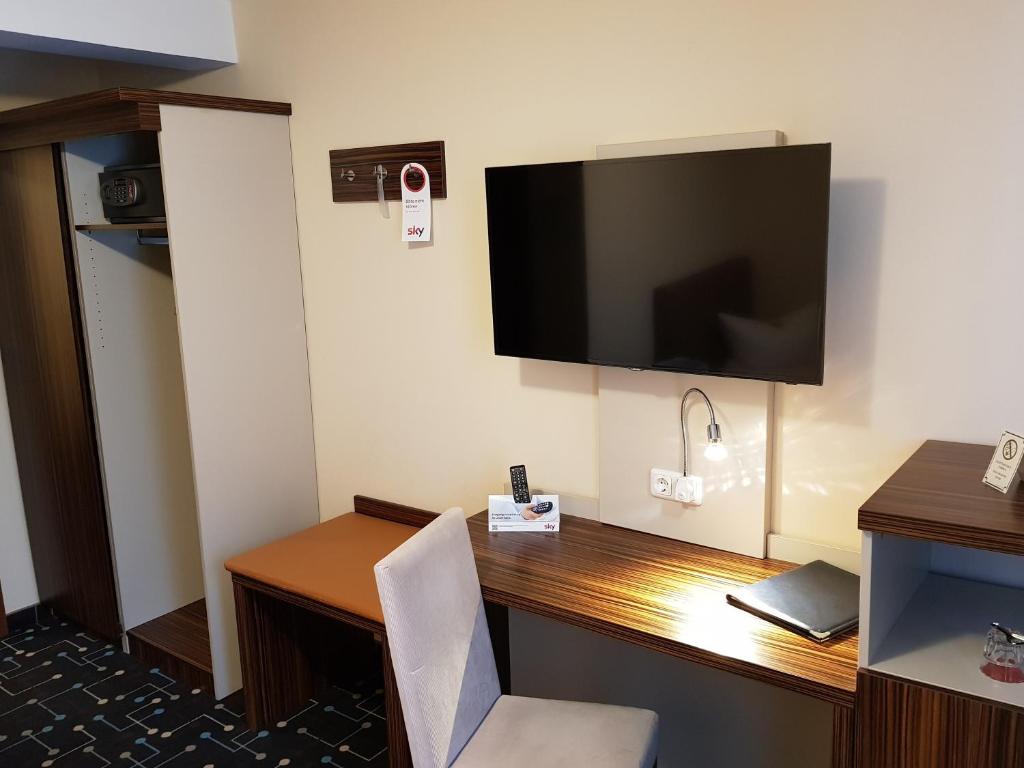 TV a/nebo společenská místnost v ubytování Hotel Königer