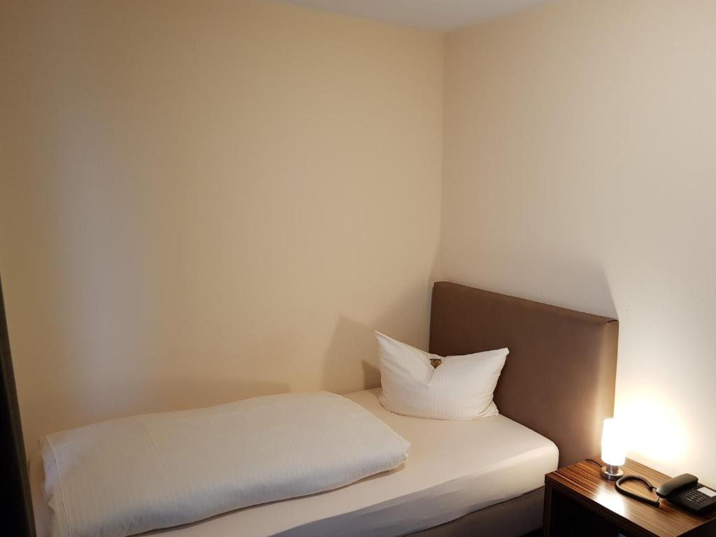 Postel nebo postele na pokoji v ubytování Hotel Königer