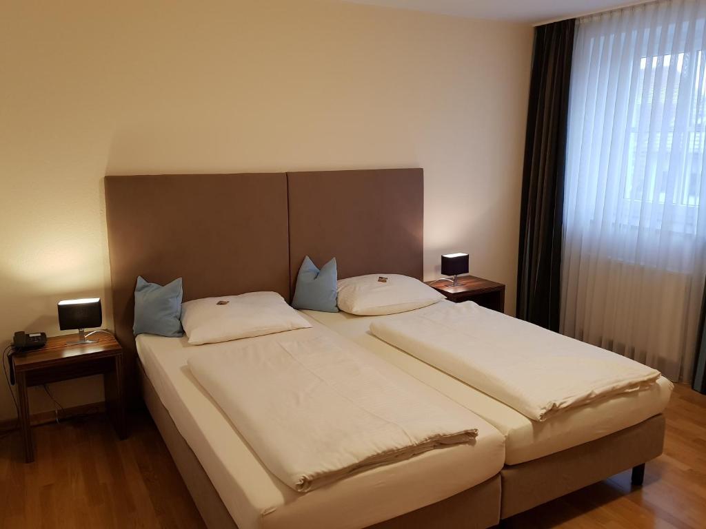 Postel nebo postele na pokoji v ubytování Hotel Königer