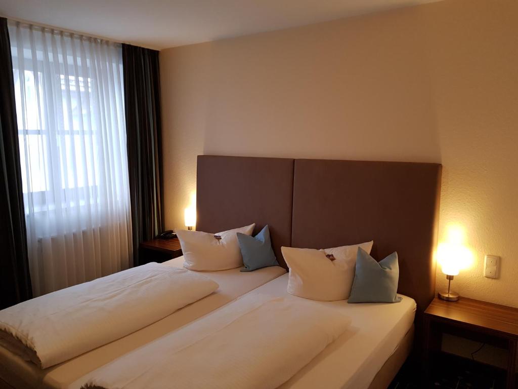 Postel nebo postele na pokoji v ubytování Hotel Königer