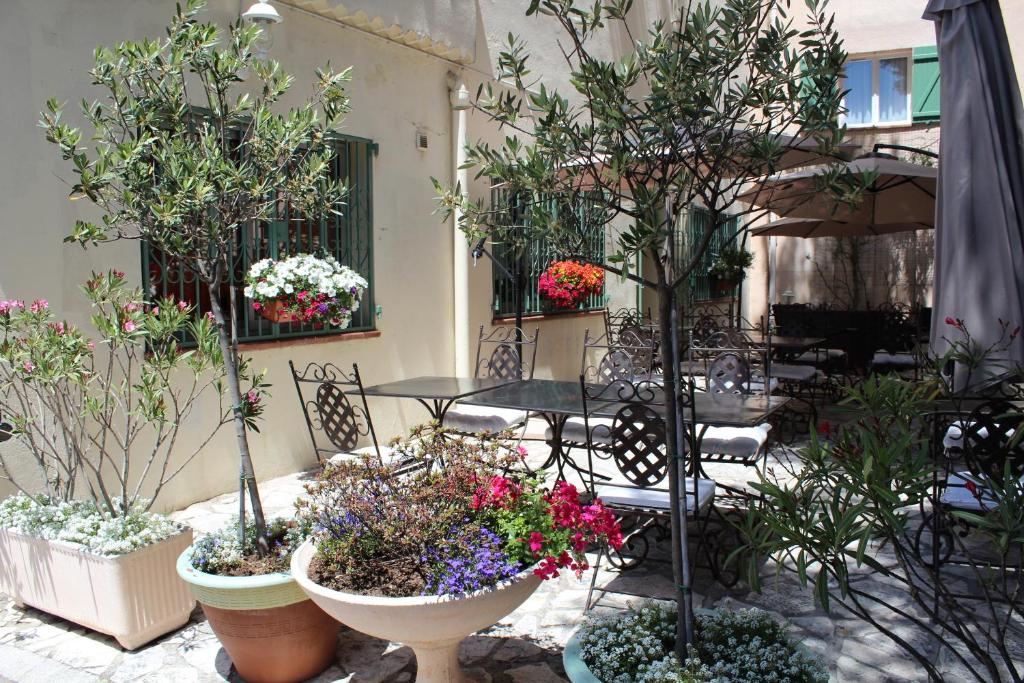 Zahrada ubytování Hôtel Le Clos des Pins