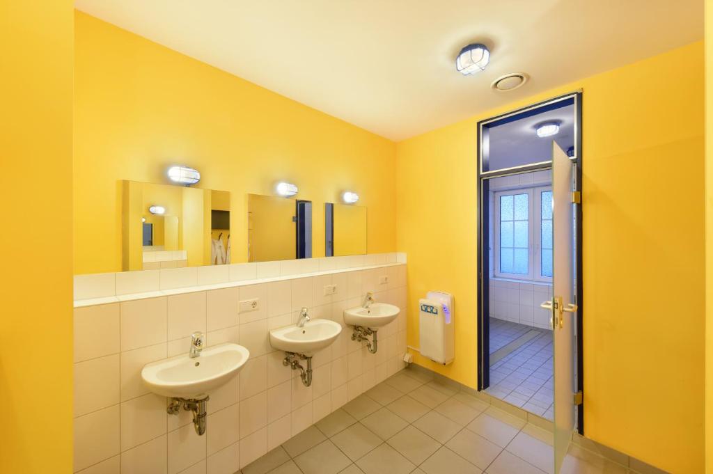 Koupelna v ubytování Bed’nBudget Expo-Hostel Dorms