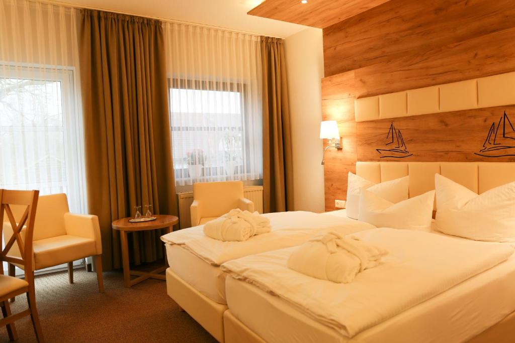 Postel nebo postele na pokoji v ubytování Lindenhotel Stralsund