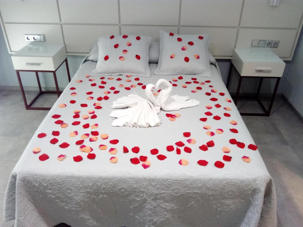Postel nebo postele na pokoji v ubytování Hostal Loimar