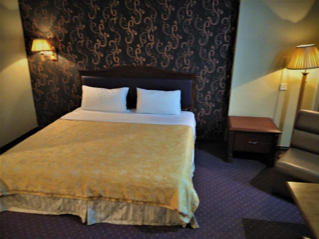 Postel nebo postele na pokoji v ubytování King Park Hotel Tawau