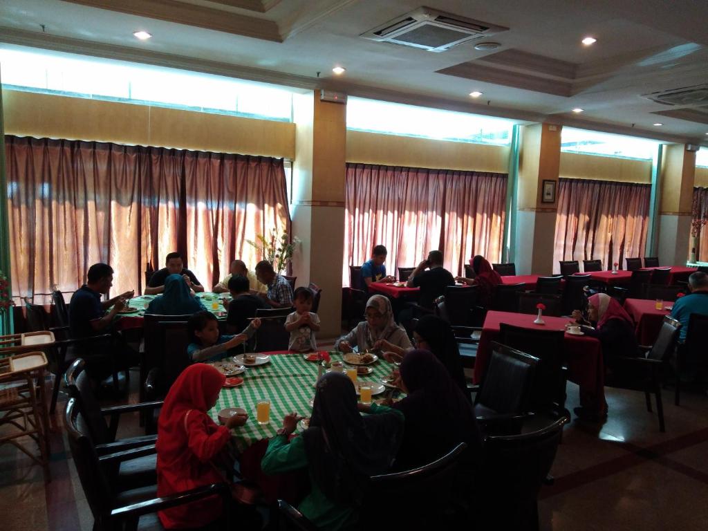 Restaurace v ubytování King Park Hotel Tawau