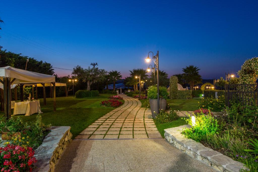 Vonkajšia záhrada v ubytovaní Il Parco dei Poeti B&B