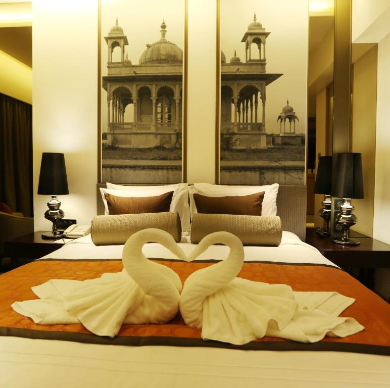 Postel nebo postele na pokoji v ubytování Pride Plaza Hotel, Aerocity New Delhi